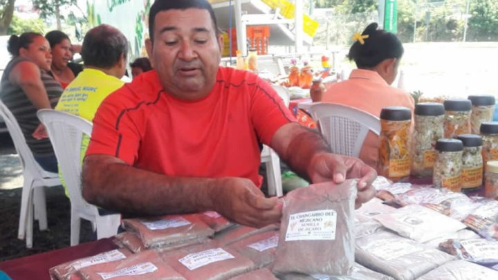 Mercadito Campesino nicaragüenses puertas 