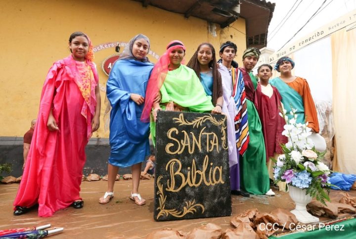 Las familias nicaragüenses de todos los municipios del país, celebraron en grande los 450 años de traducción de la Biblia al Castellano.