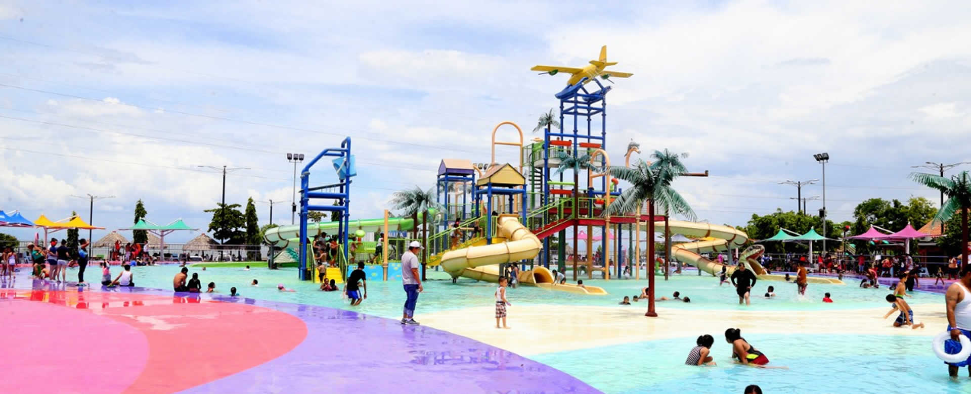 Nicaragüenses disfrutan de las vacaciones en los sitios turísticos de la capital