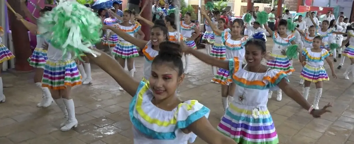 Parque Nacional de Feria se viste de Azul y Blanco con desfile patrio