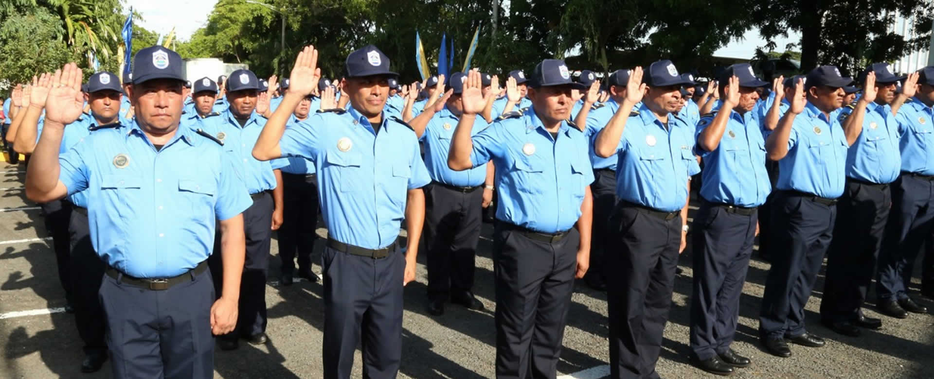 Policía Nacional asciende a miembros de la Dirección de Seguridad