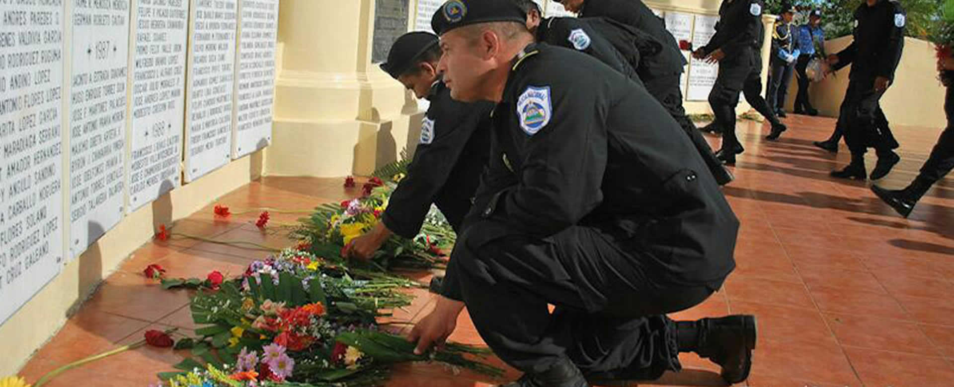 Policía Nacional honra a héroes caídos durante los 40 años de servicio