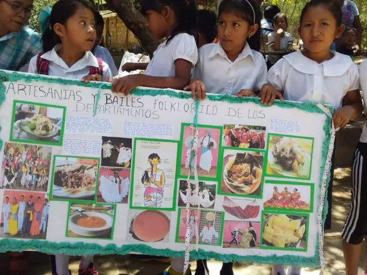 Centro Educativo Ramón Alejandro Roquez saluda las fiestas patrias
