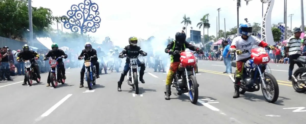 Más de 300 corredores participan en Campeonato Nacional de Moto