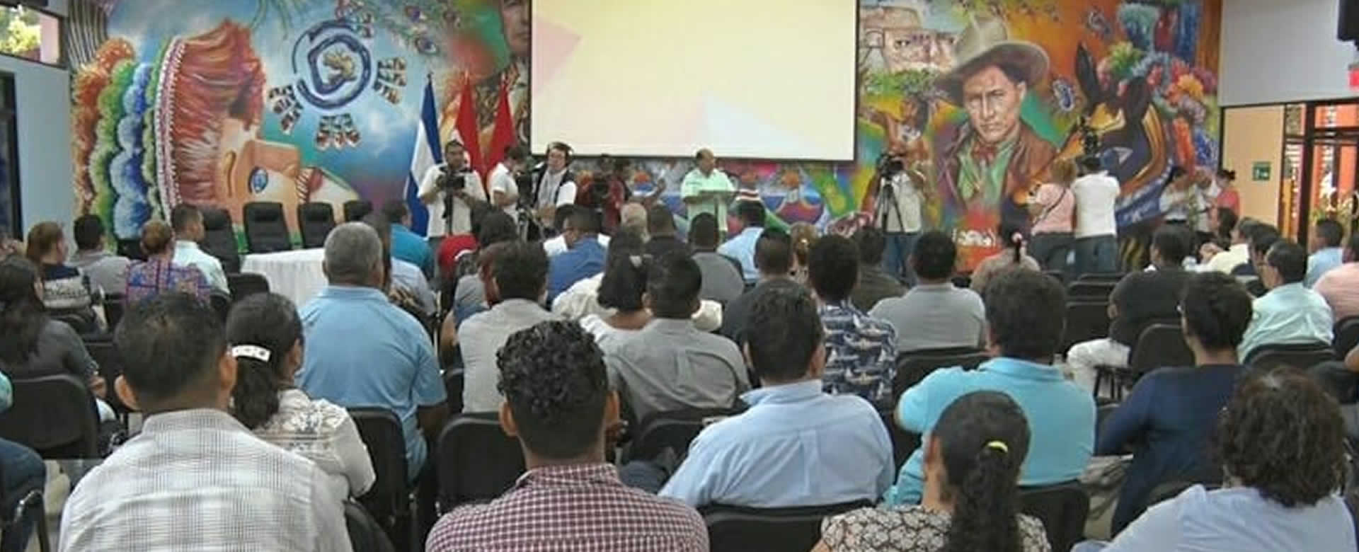 Docentes participan en seminario- coloquio impartido por la Alcaldía de Managua