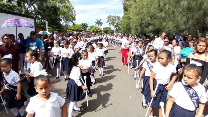 Estudiantes de educación inicial de San Marcos honran a la patria