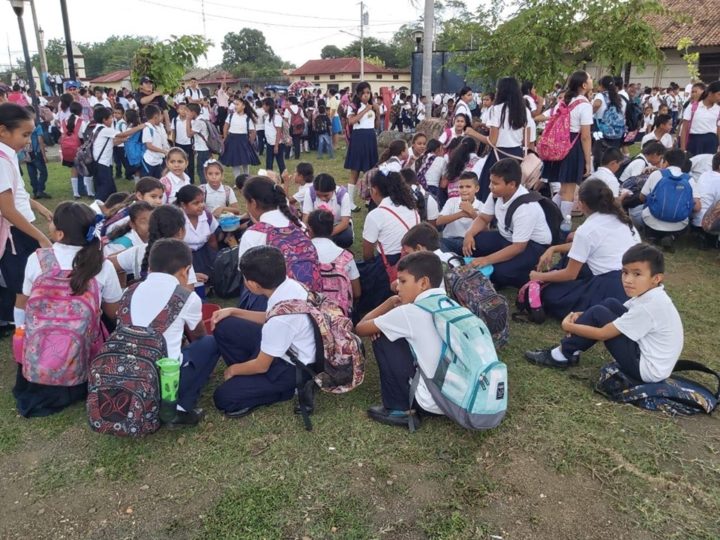 Leoneses participan del ejercicio de preparación y protección de la vida