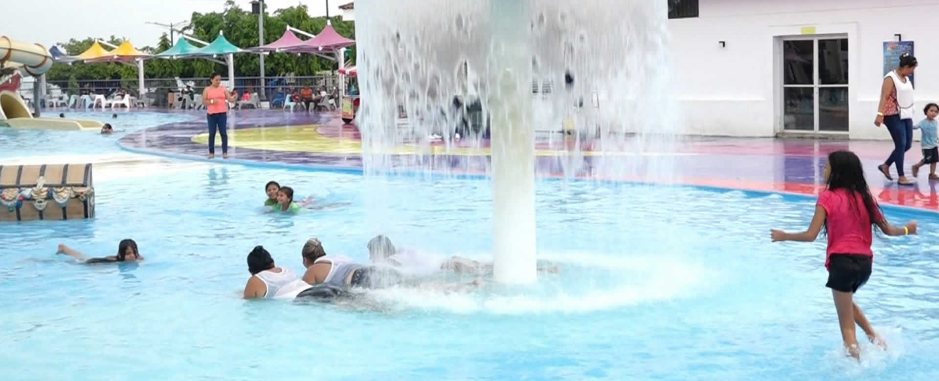 El Parque Acuático refresca a grandes y chicos en Managua