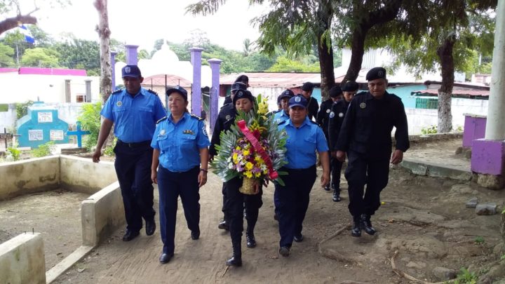 policía masaya ofrendas florales