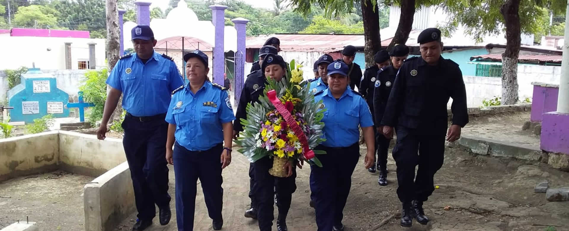 Policía de Masaya depositó ofrendas florales a compañeros caídos