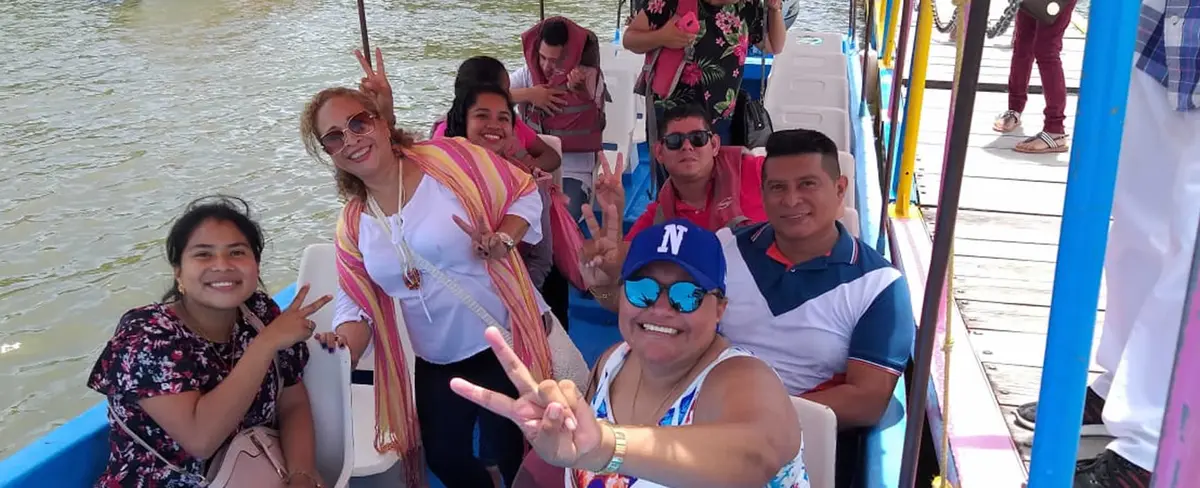 Familias disfrutan de las vacaciones patrias en Granada