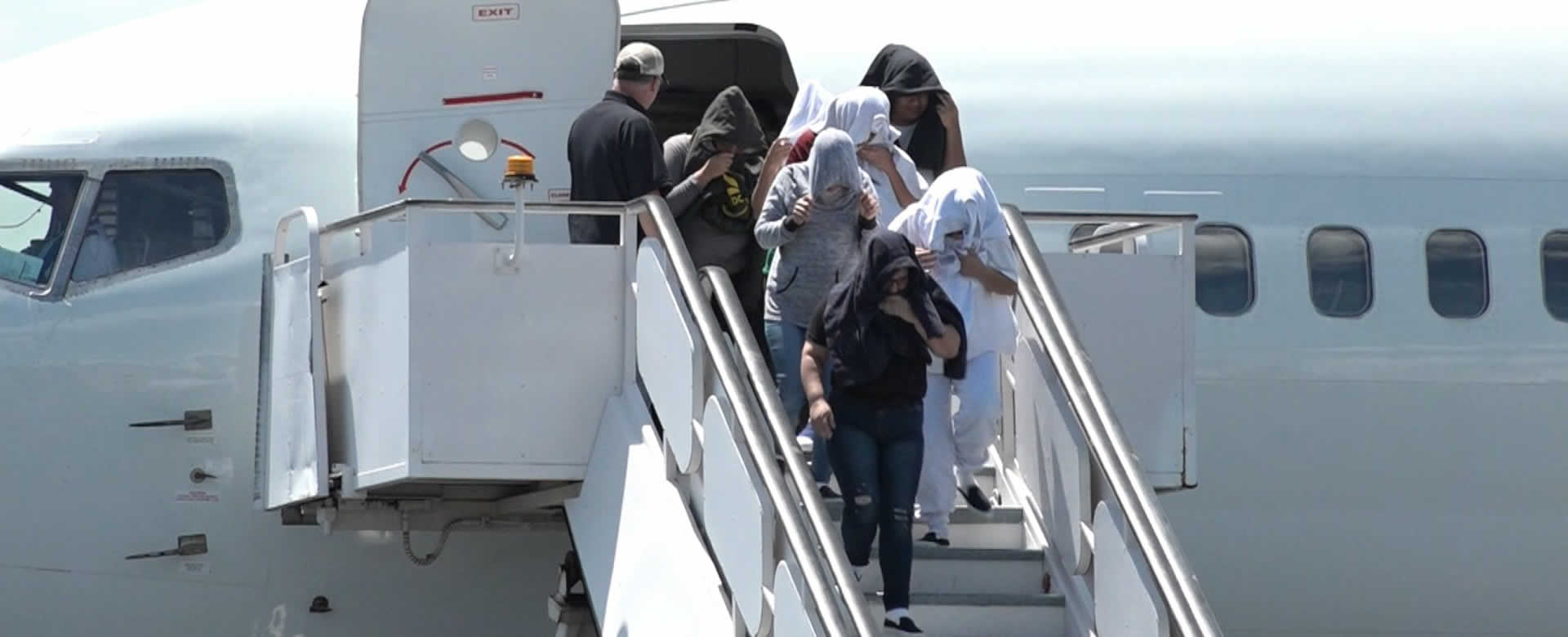 Llegan al país 94 nicaragüenses deportados de los Estados Unidos