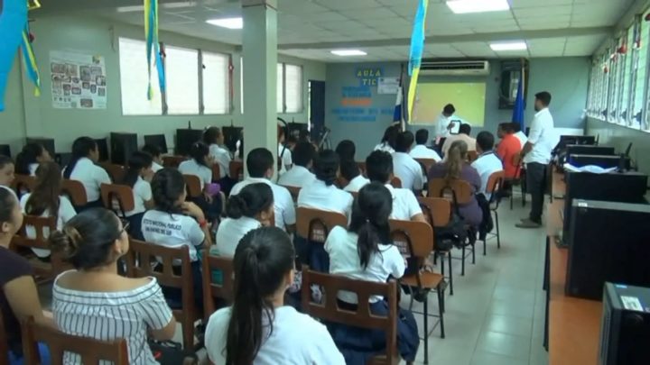 Estudiantes Rafael certamen móviles