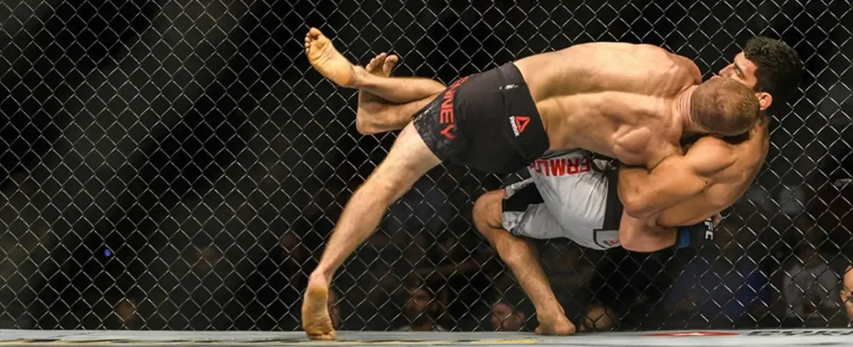 Abrahamyan estrangula al turco Akduman en la Fighting Championship 18