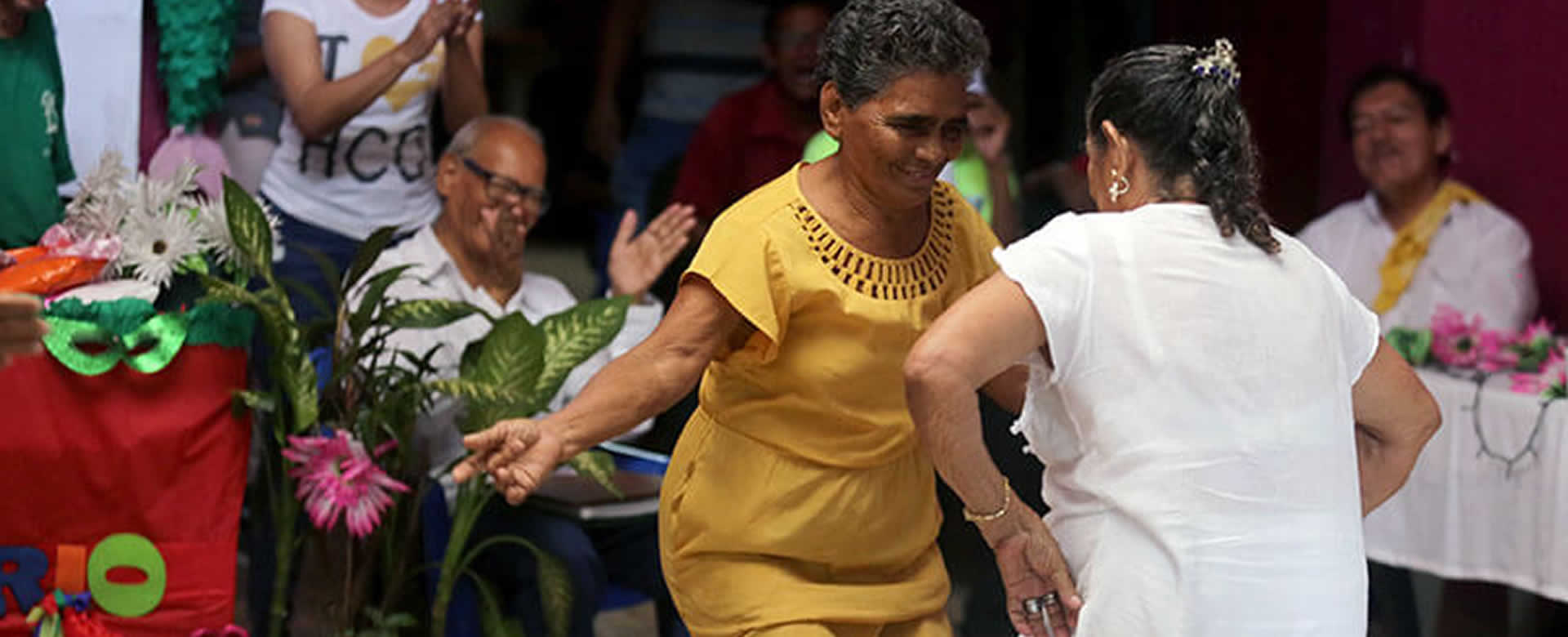 Adultos mayores celebran su día con un derroche de actividades culturales