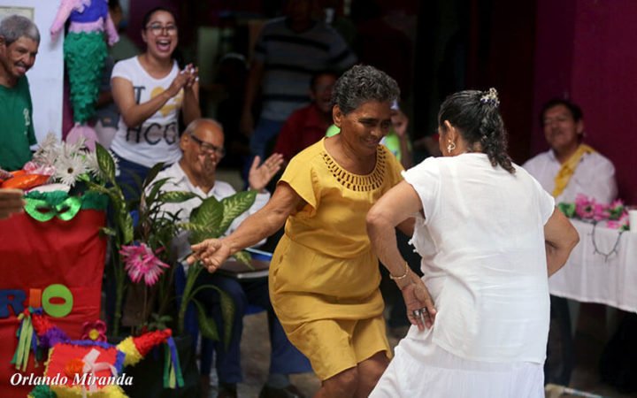Adultos mayores celebran su día con un derroche de actividades culturales