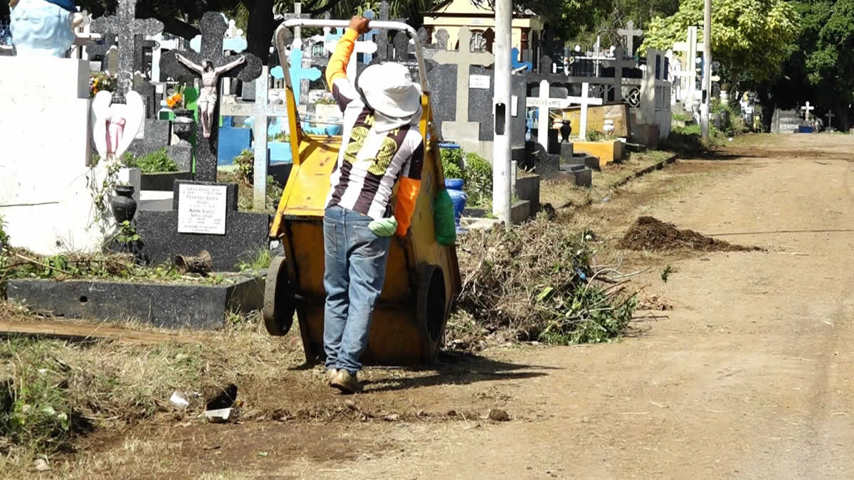 Alcaldía de Managua refuerza la limpieza en los cementerios