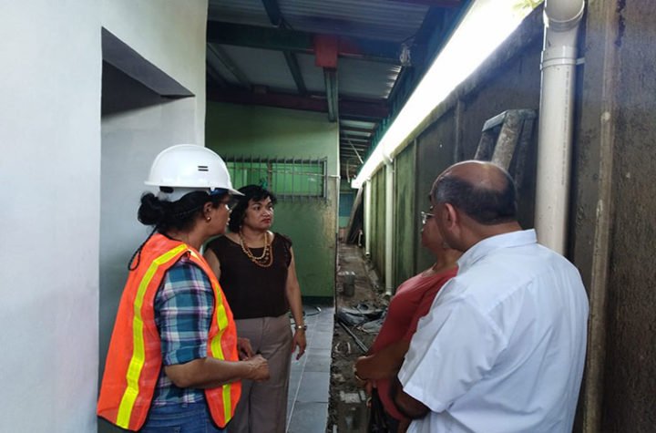 Avanza con éxito la remodelación del Centro de Salud de Monimbó