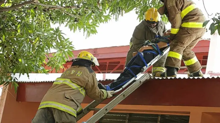 Bomberos unificados simulacro rescate 