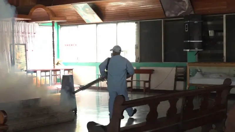 Brigadas de Salud fumigan las viviendas del barrio Altagracia
