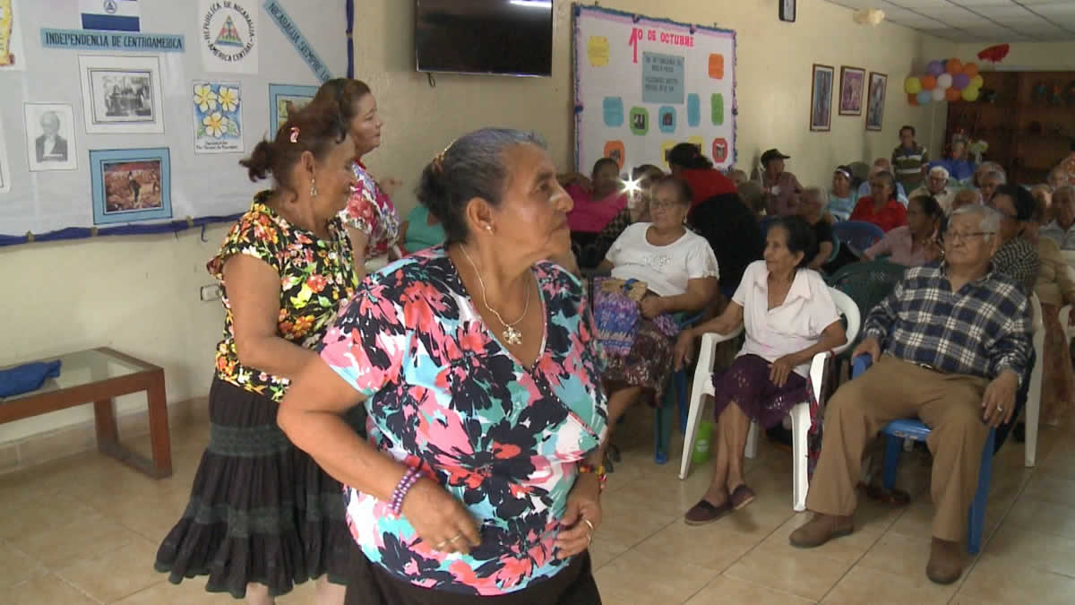 Casa club Adulto Mayor Ariel Darce celebra a los jóvenes de ayer