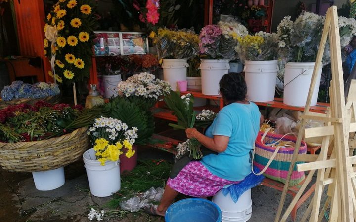 Cementerio Periférico inicia a recibir la visita de familias capitalinas