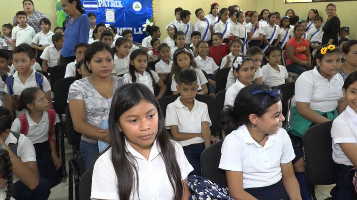Coro estudiantil "Rubén Darío" honra la memoria de Benjamín Zeledón