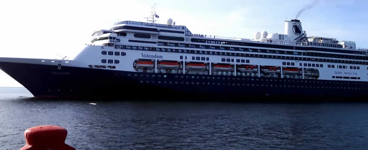 Crucero Volendam con más de mil pasajeros atraca en Puerto de Corinto
