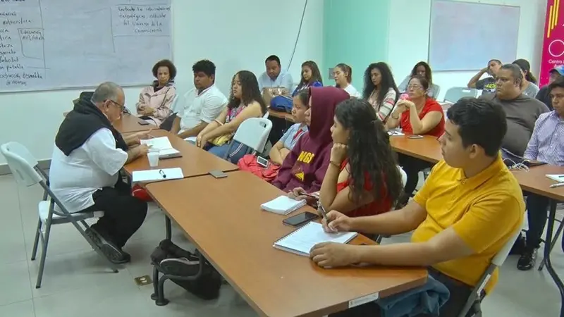 Desarrollan taller de periodismo cultural en la Cinemateca Nacional 
