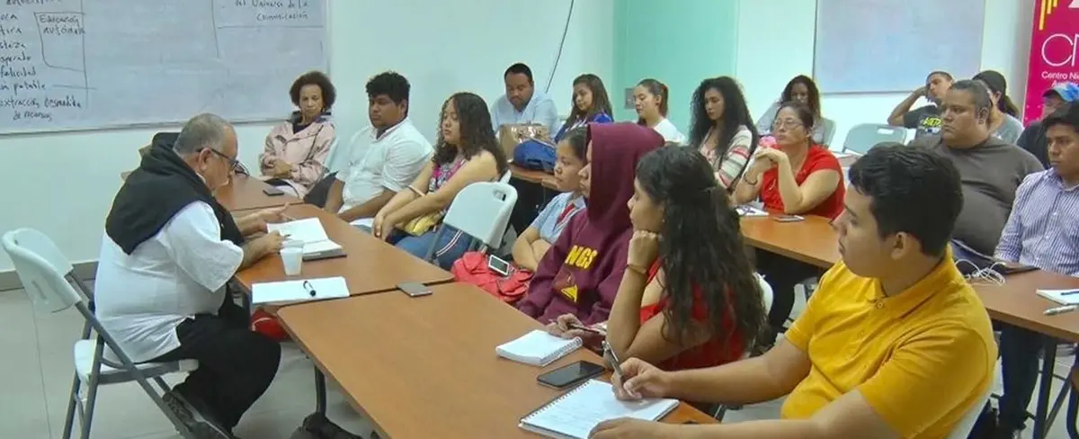 Desarrollan taller de periodismo cultural en la Cinemateca Nacional