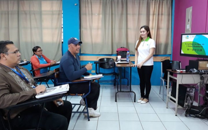 Docentes técnicos inician clases de Chino Mandarín 
