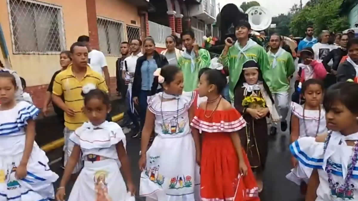 Feligresía católica celebra a Santa Teresita de Jesús en Carazo