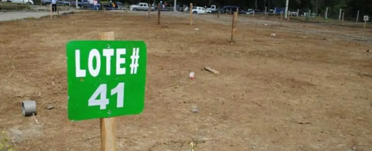 Gobierno Sandinista entrega 24 lotes del Programa Bismarck Martinez en Wiwilí