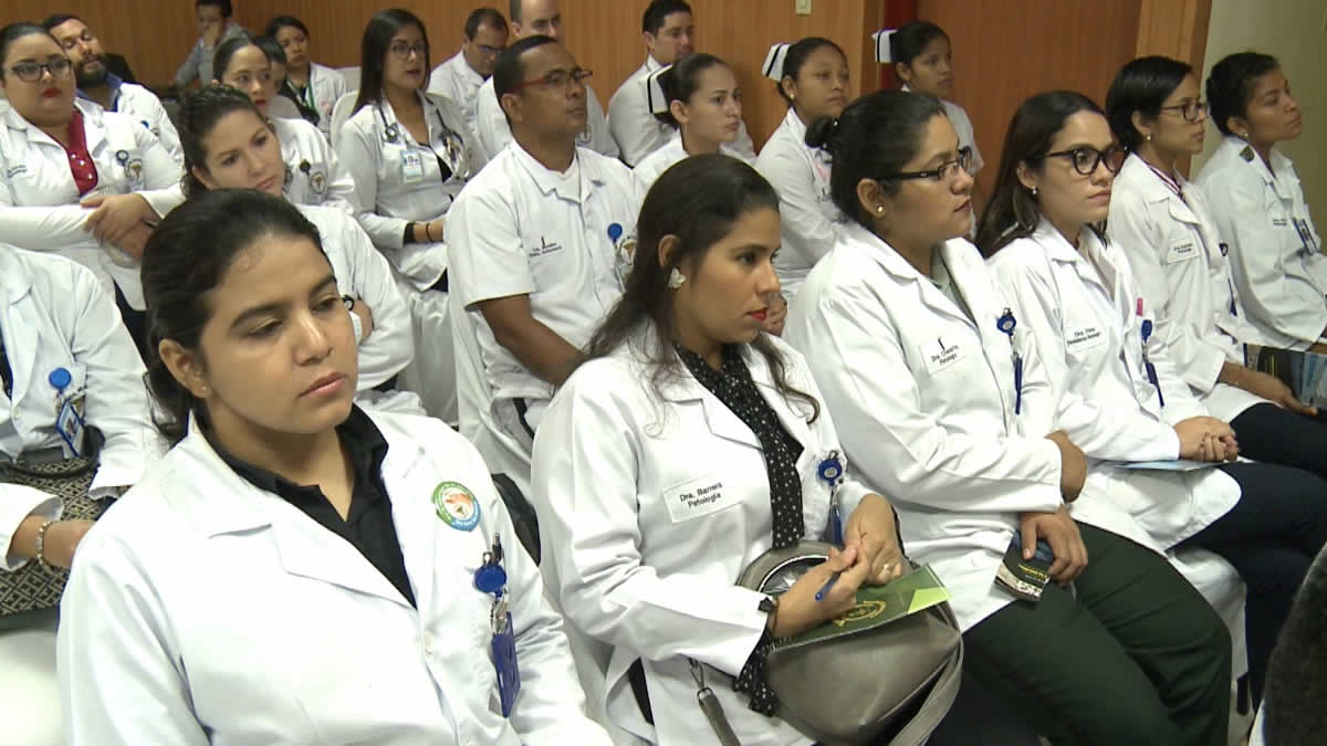 Hospital Escuela Alejandro Dávila realiza I simposio sobre cáncer de seno