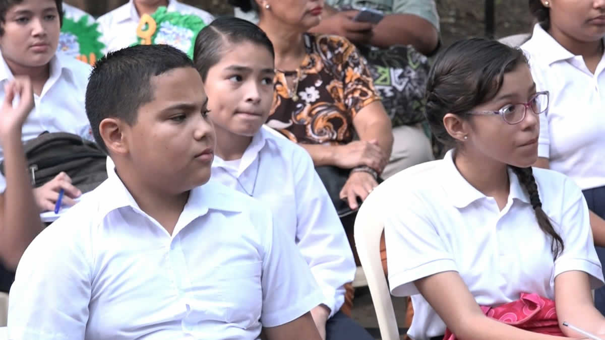 INAFOR inicia concurso de catálogos de hojas a niños de primaria