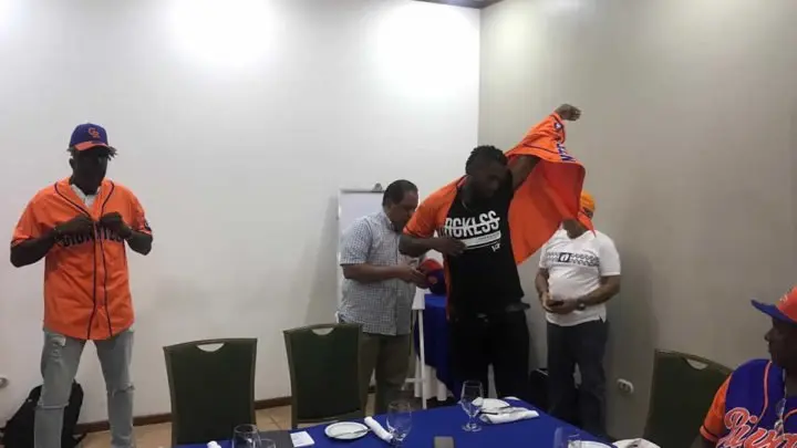 Lanzadores dominicanos gigantes Rivas 