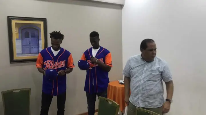 Lanzadores dominicanos gigantes Rivas 