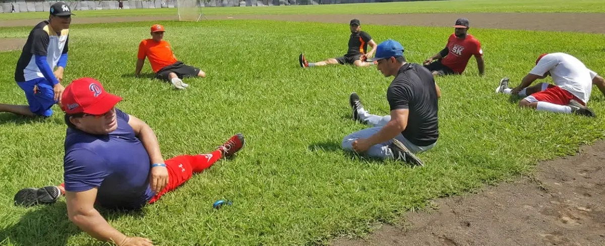 Lanzadores y receptores inician entrenamientos en la Ciudad Universitaria