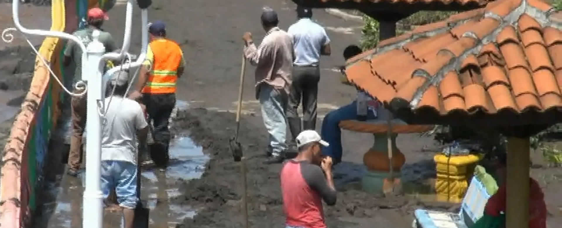 Limpieza en el Malecón de Masachapa tras inundaciones de fuertes lluvias