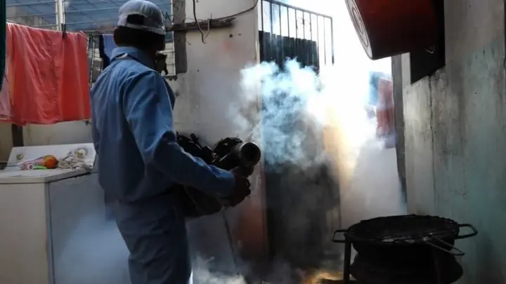 Continúan jornadas de fumigación en barrios capitalinos