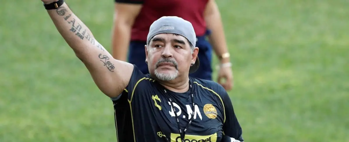 Maradona felicita a Evo Morales por su victoria en los comicios