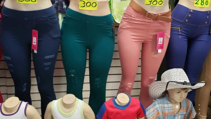 Los comerciantes del Mercado Iván Montenegro continúan con la Feria de Descuentos ofreciendo todo para la navidad a las familias nicaragüenses.