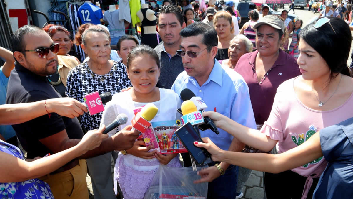 Mercados capitalinos realizan feria de descuentos navideños 