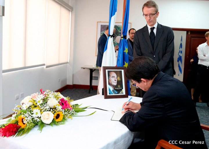 Nicaragua acompaña a embajada de Francia en homenaje a Jacques Chirac 