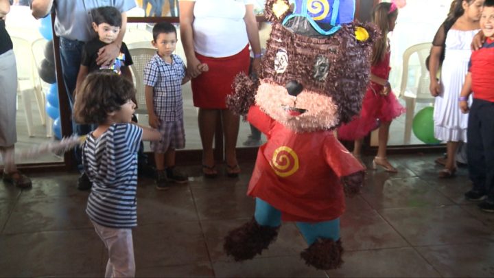 Nueva Radio cumpleaños niños
