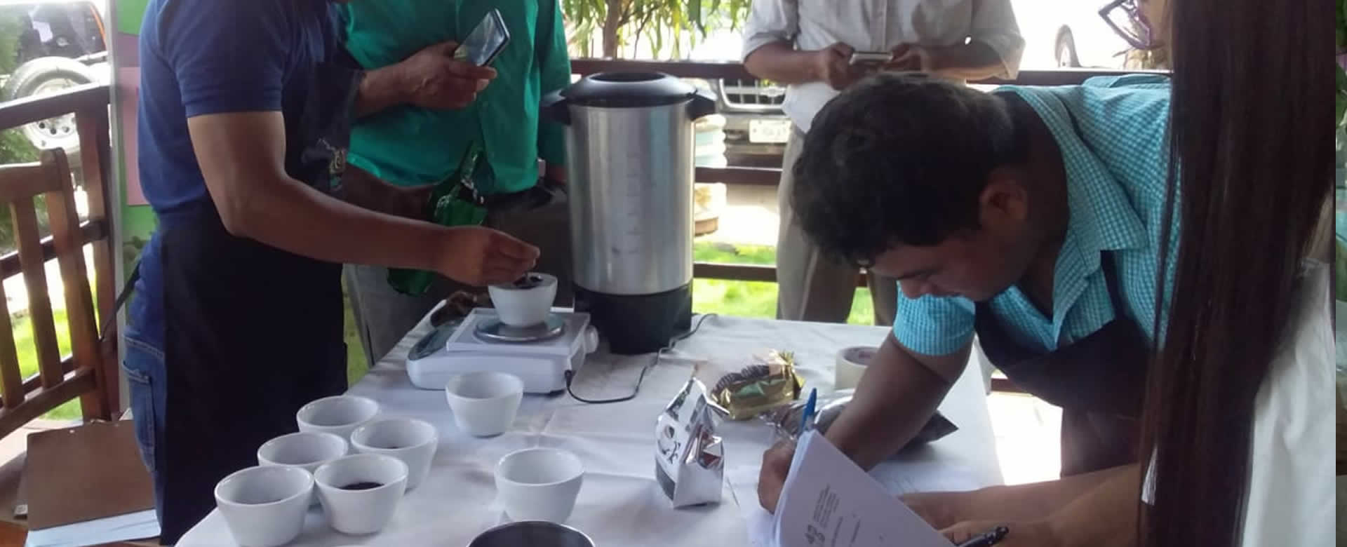 Productores de café participan en certamen de barismo