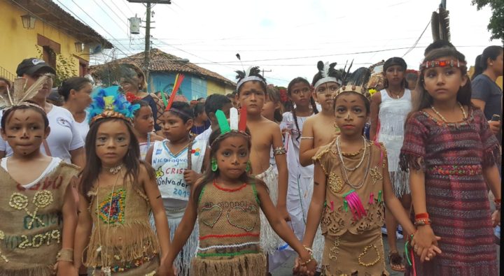 Familias de Sutiaba celebran con un carnaval cultural la Resistencia Indígena 