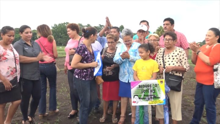 Tercera entrega de terrenos Bismarck Martínez en Chinandega 