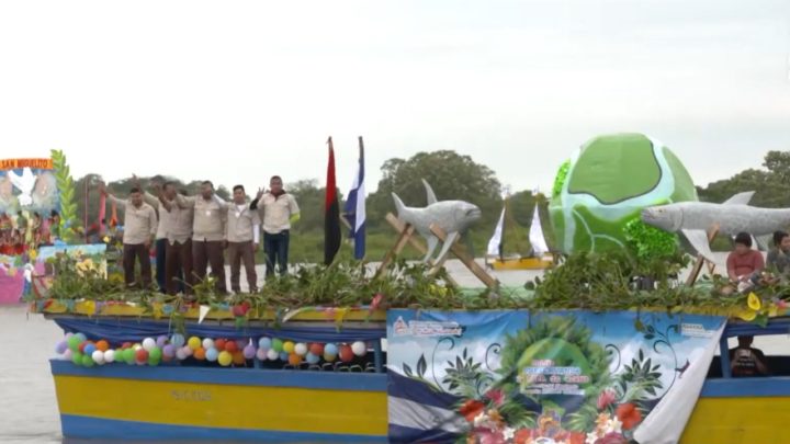 emprendedores carnaval acuático río