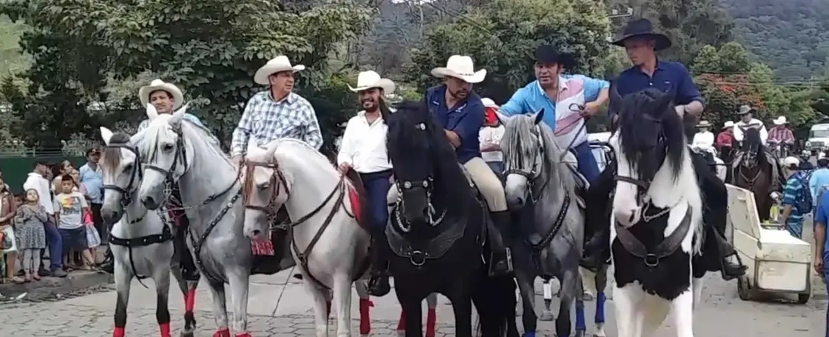 Familias jinoteganas disfrutaron del tradicional desfile hípico